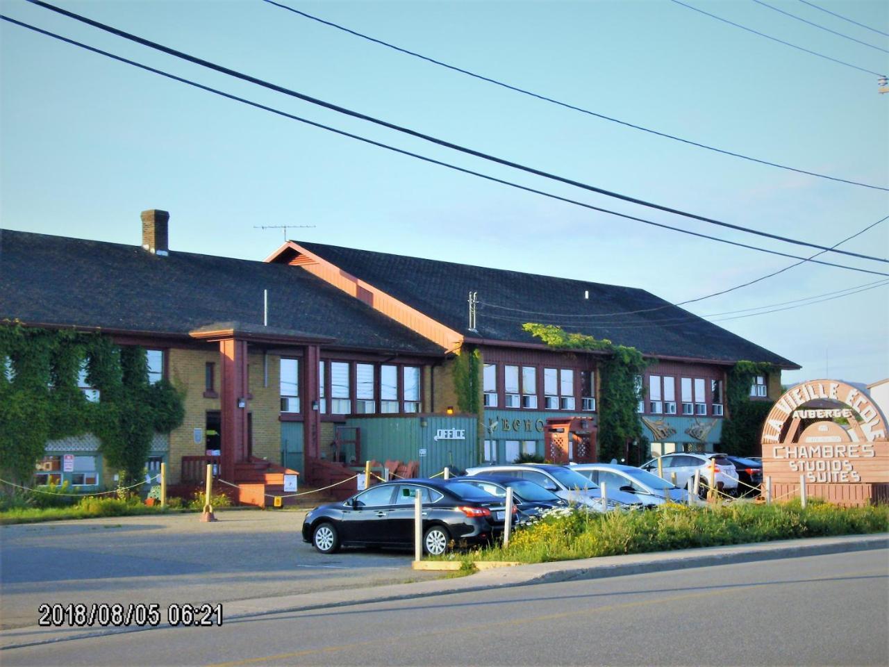 Auberge Internationale La Vieille Ecole Sainte Anne-des-Chênes Εξωτερικό φωτογραφία